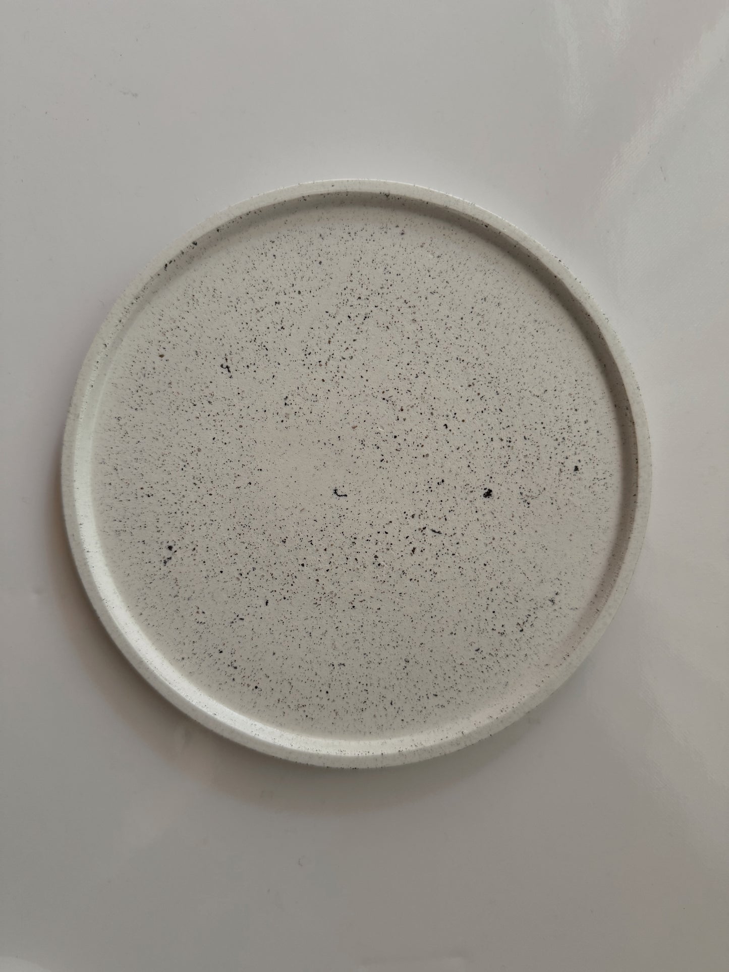 Large round tray